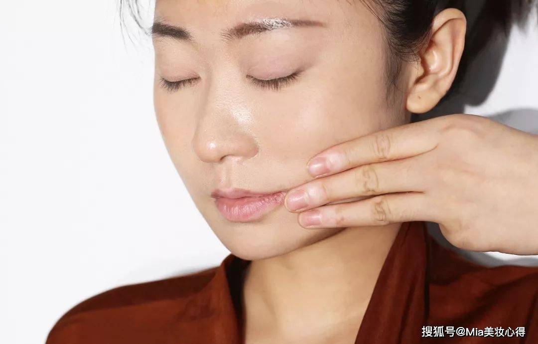 方法|法令纹加深是什么原因造成的？掌握4步，甩掉法令纹