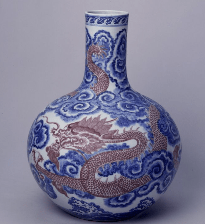 在我国陶瓷的装饰上,经常在还原焰中,用氧化钴烧成青花,用氧化铜烧成