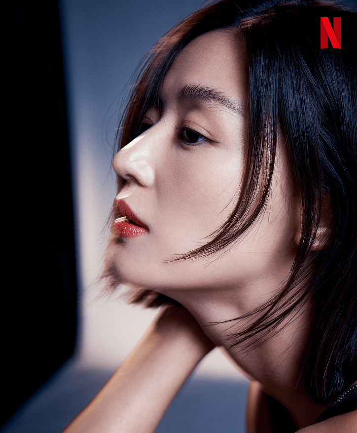 魅力|全智贤久违露脸模样真变了不少,穿镂空V领裙秀腰肌,状态似刘雯