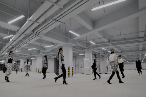 个性|GIVHSHYH 2021秋季时装秀开启“创想未来”