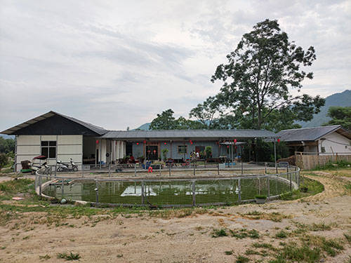 谢文淦走进上犹县五指峰蓝传平石阶峒泉庄参观交流