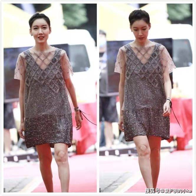 网格|高露凹造型很抢眼，穿摇滚裙配上网格上衣，38岁生图比例惊艳到了