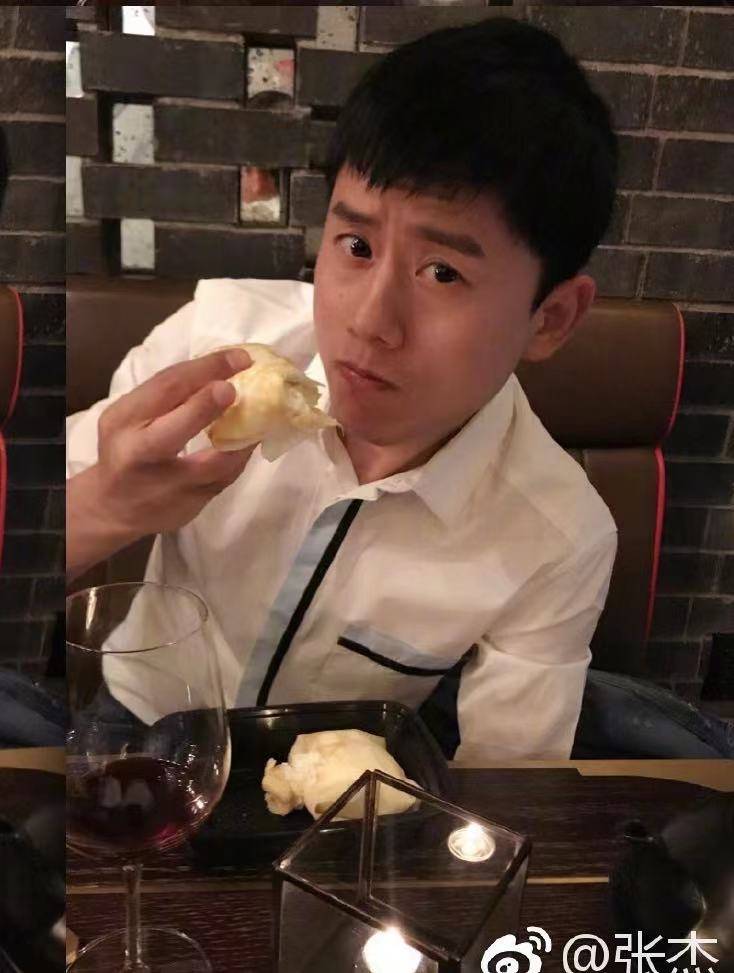 谢娜晒照过节,餐桌透露在上海家中?张杰发文暗戳戳撒糖超甜