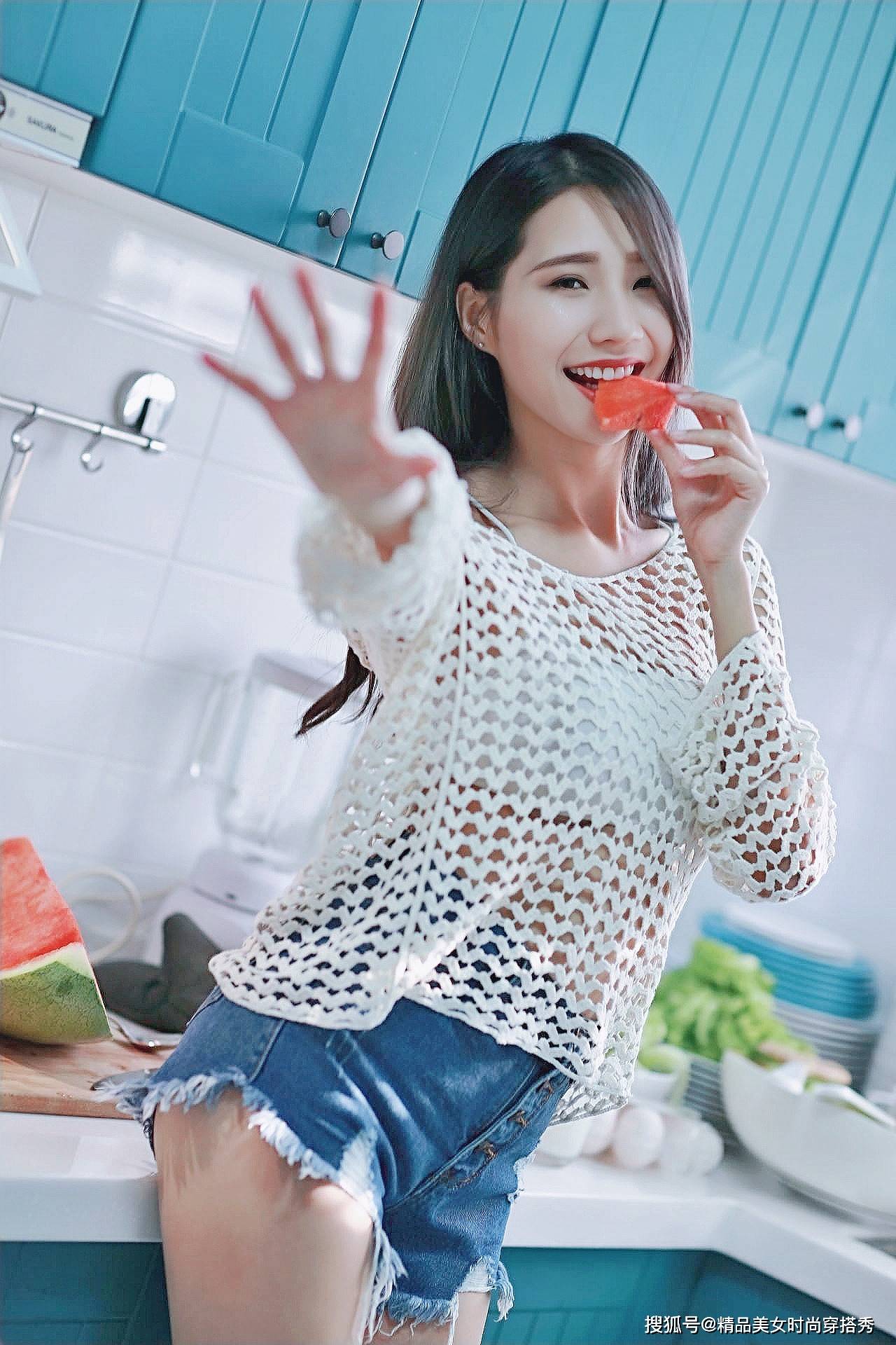 长袖|小姐姐的这身穿搭，在这个夏日里真的是清凉又时尚