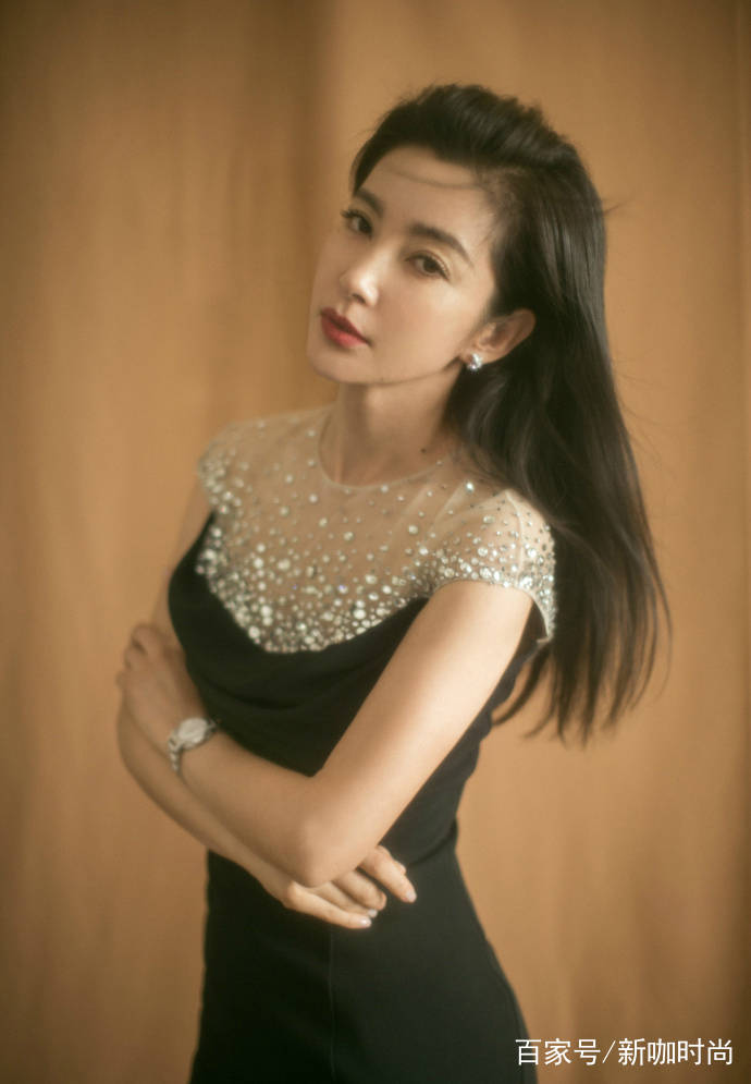 李冰冰|“少女版”李冰冰上线！黑长直配娇粉裙，未修图都这么美！