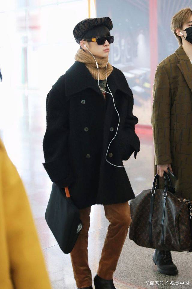 周震|周震南再也不穿妈妈的衣服了,“英伦风”造型,很男人