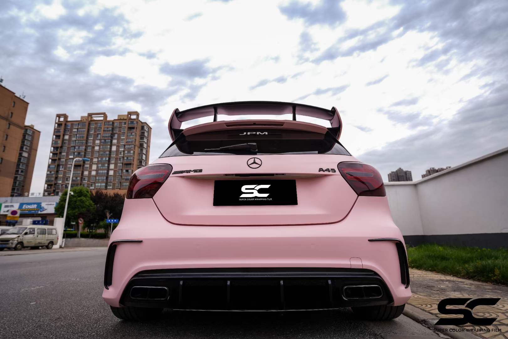 奔驰a45汽车贴膜scfilm改色膜消光樱花粉