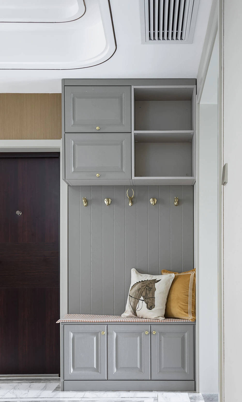 入户鞋柜设计轻奢 9d863fb826a549cbbbb4781eb2f8c70b.jpeg