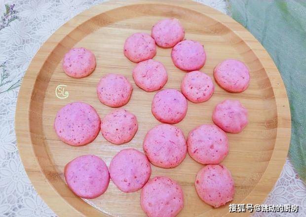 美食|两个蛋清，一勺奶粉，做出孩子爱吃的零食，入口即化，酥脆可口