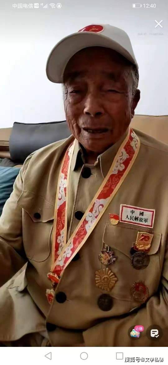 山东费县梁邱镇书房村的老红军张景元94岁,可以说是梁邱镇的"镇宝".