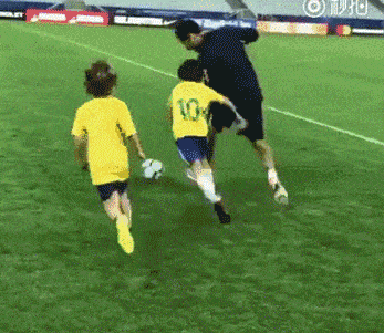 受伤|4岁孩子一个动作导致高位截瘫！6岁以前别轻易给孩子报这些兴趣班