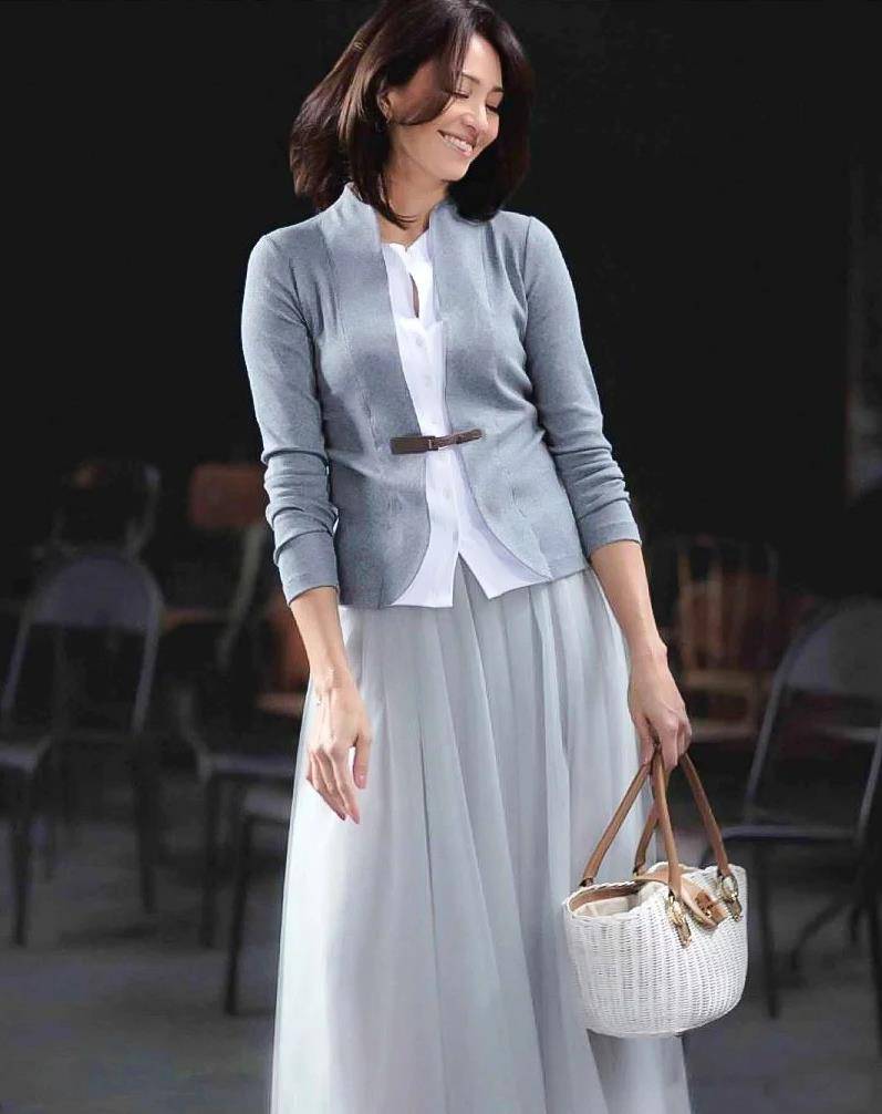 西装|中年主妇人手几件的3款美衣，简约舒适又时尚，轻松穿出好气质