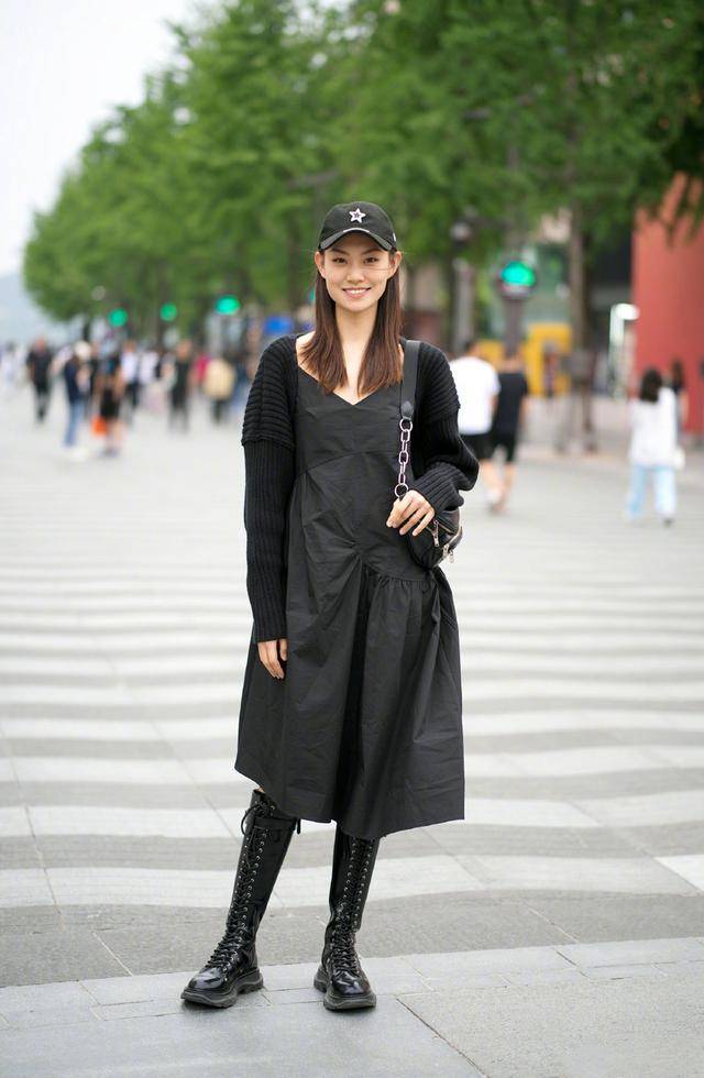 衣服|色彩鲜艳的衣服,并不意味着好看,黑色的打扮有时候也很酷