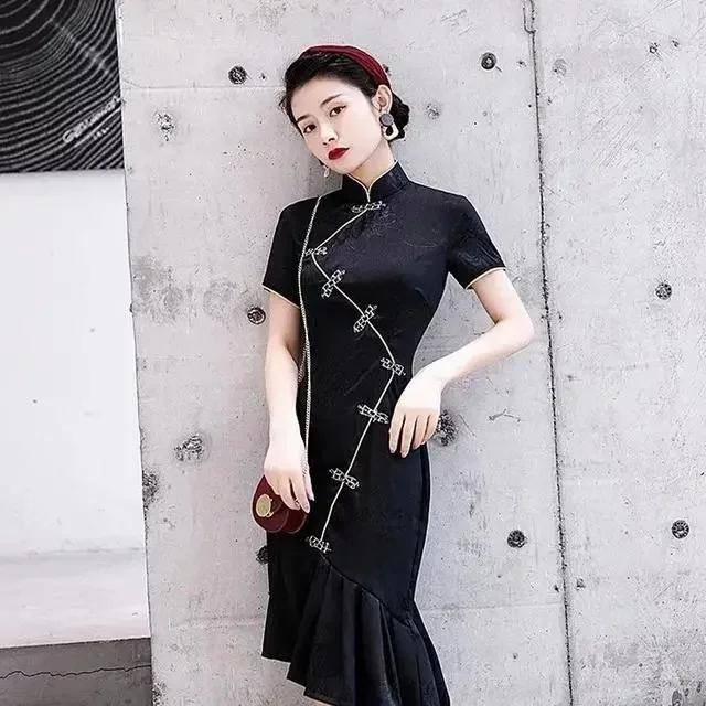 风情|穿旗袍的女人，总让人忍不住多看两眼！