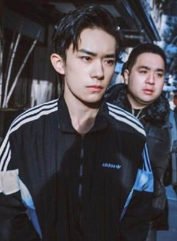 翩翩少年|明星掀刘海差距有多大，胡歌绅士，李易峰霸道总裁，TFBOYS太撩了