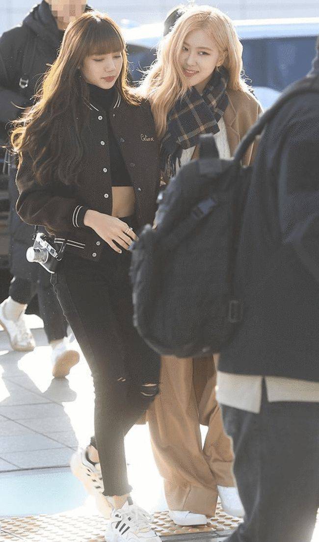 一身|韩系明星的时尚穿搭，一身褐色大衣，真是又甜美又显气质！