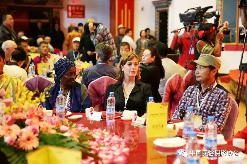 第10届国际民俗摄影"人类贡献奖"大赛作品赏析《埃尔罗西奥朝圣(组