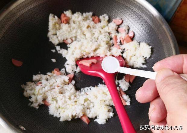 暖胃|深秋早餐要吃暖,一盘炒饭征服你,多加一点它,驱寒暖胃味道不错