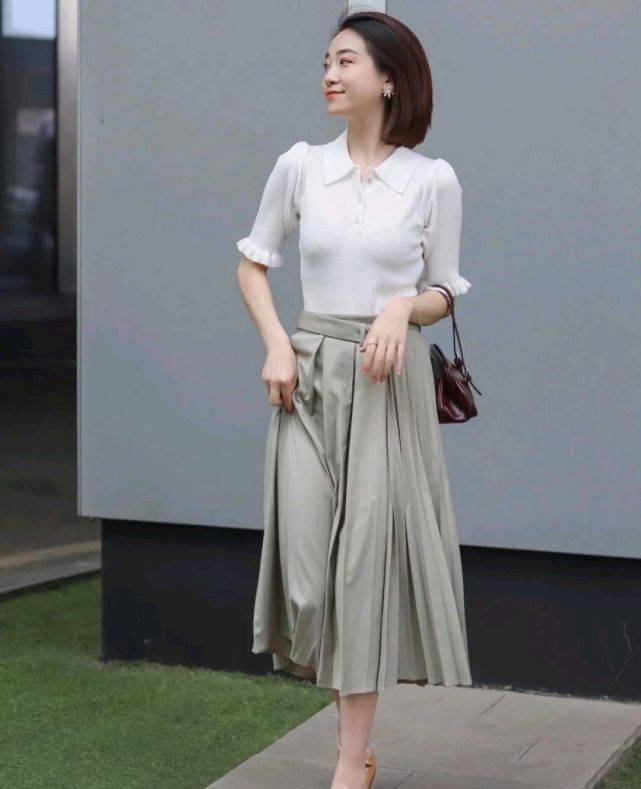 魅力|极简穿搭就是不一样，搭配起来毫不费力，精致温柔又有魅力