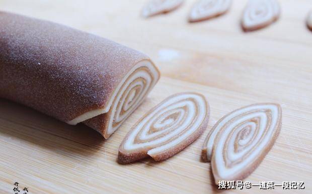 面团|馋哭隔壁小孩的零食，卷一卷，嘎嘣脆，做一次吃一周，不用花钱买