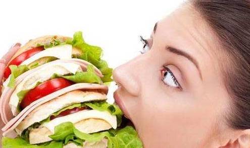 肠胃|加速女性发胖的行为,爱吃零食排最后,排第一的多数人改不了