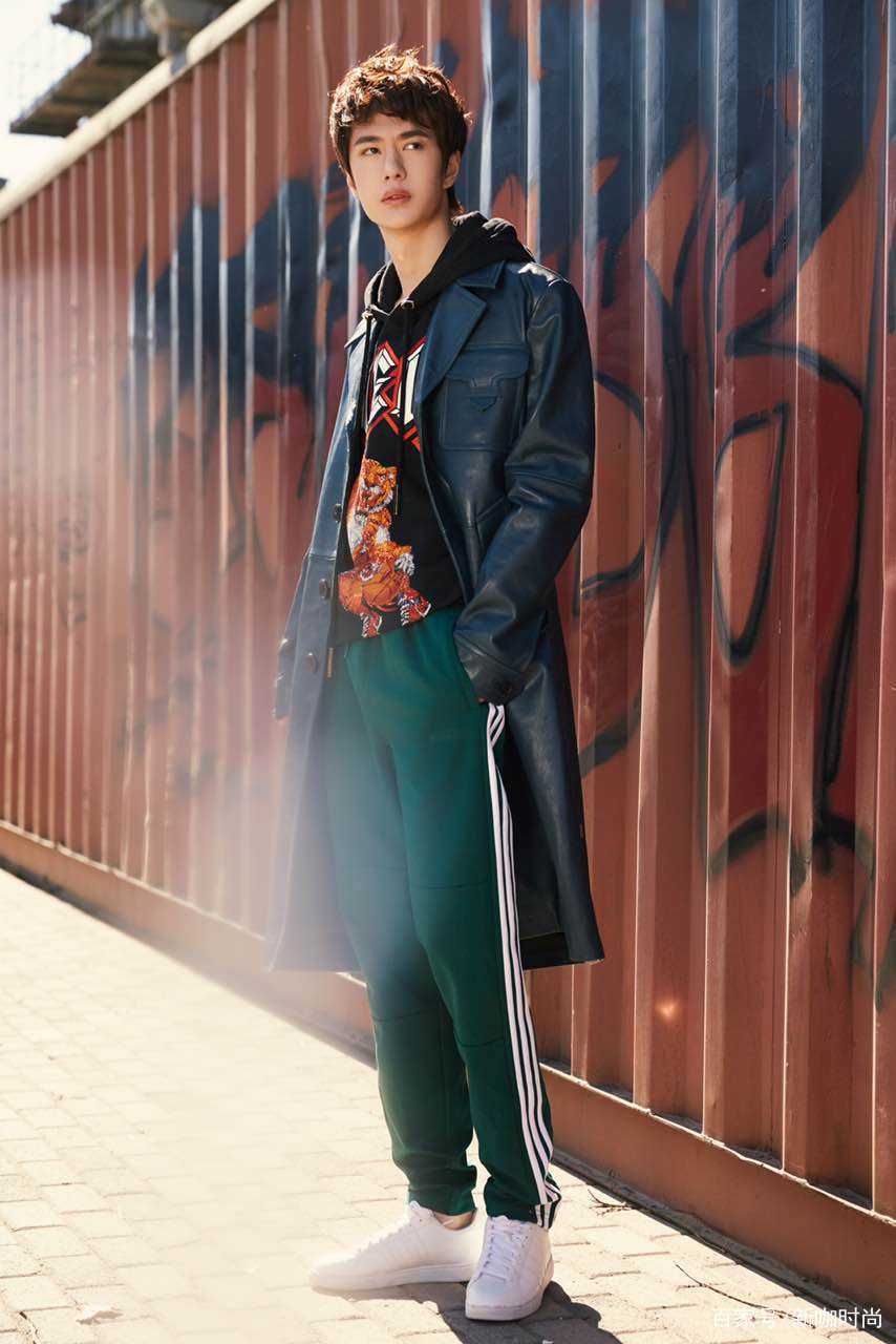 外衣|王一博化身翩翩公子，高马尾搭薄纱外衣，气场强大霸气侧露