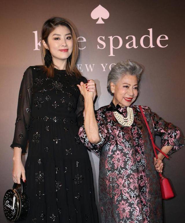 服装|陈慧琳太大胆了,都胖了还敢穿紧身裙,意外展示出肉感身材