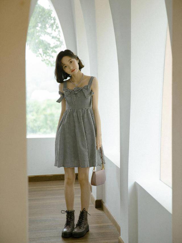设计|元气少女都爱穿的吊带裙，日系复古，俏皮又灵动，美如初恋女友