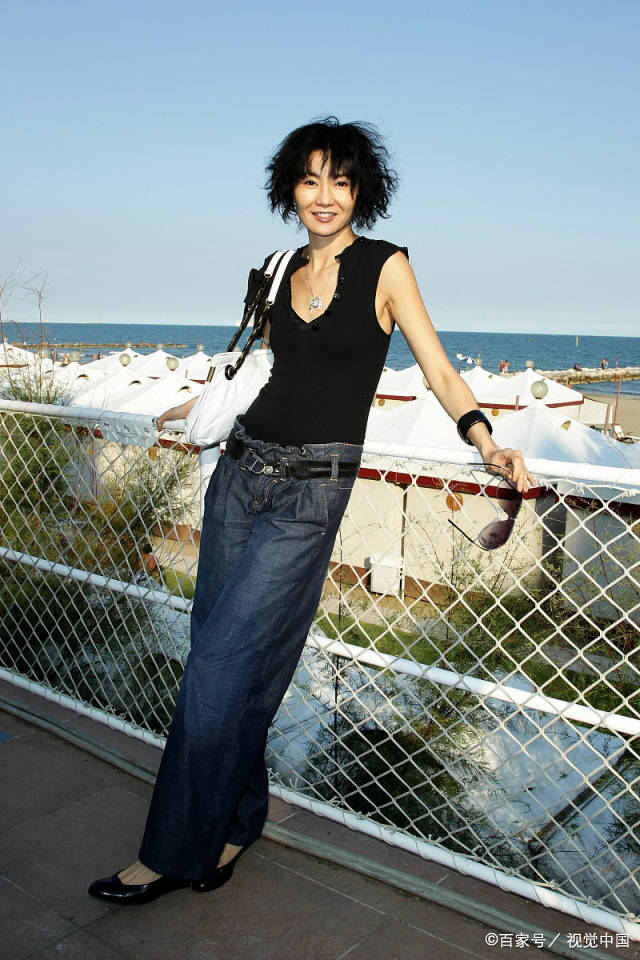 时尚|10年前的张曼玉有多美？短发爆炸头，随便配牛仔裤都是高级感