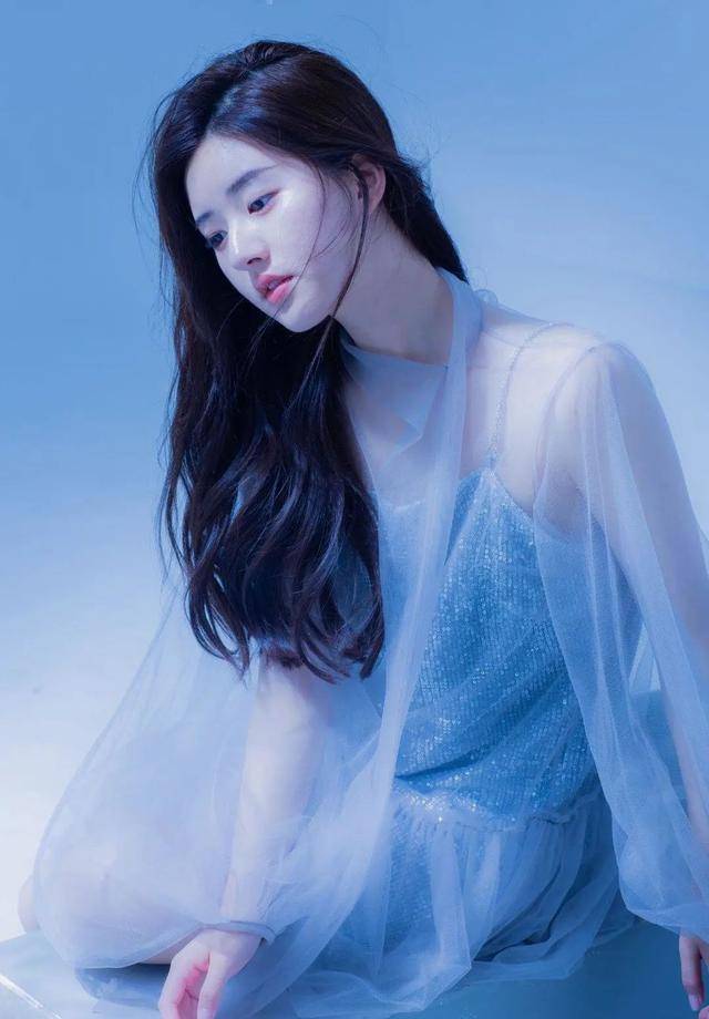 方包来|甜美女孩赵露思，身穿露脐卫衣超吸睛，美炸了！