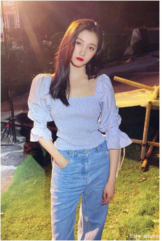 小姑娘|22岁关晓彤终于穿对一次，全黑look搭配大长腿，时髦显瘦又高级