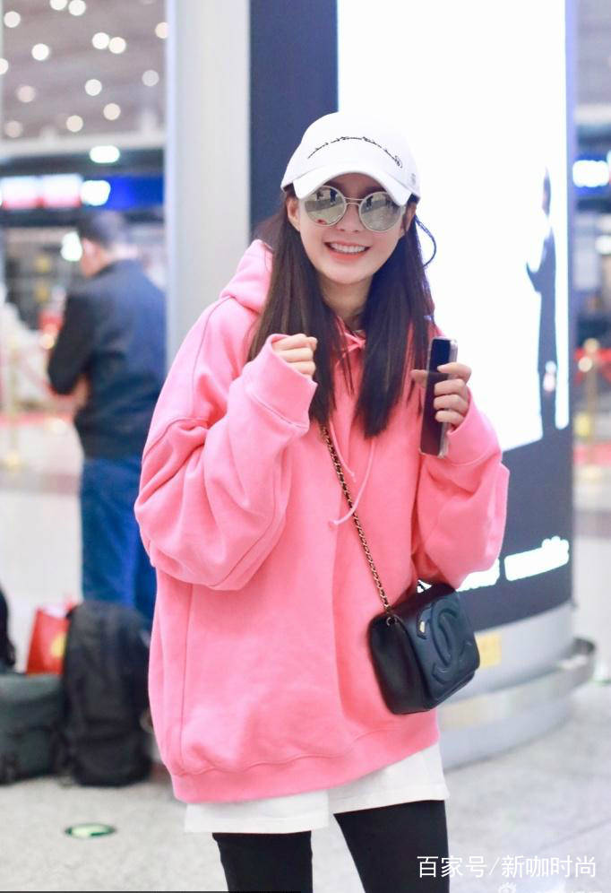 女郎|沈梦辰恋爱后越有女人味！T台化身时髦女郎，“白泪”让人怜惜