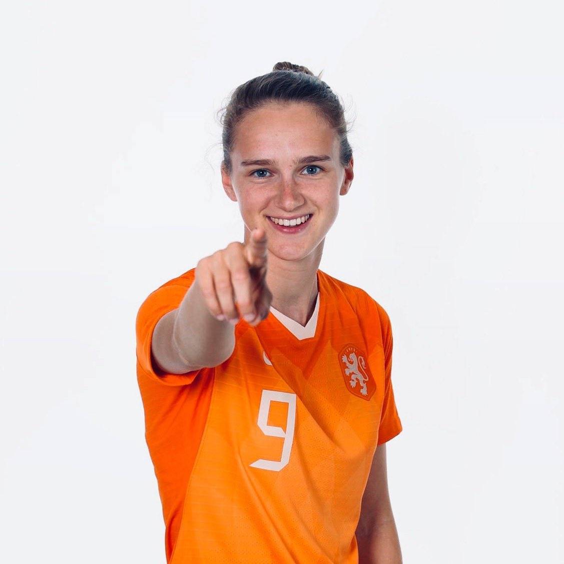 荷兰女足米德玛身高图片