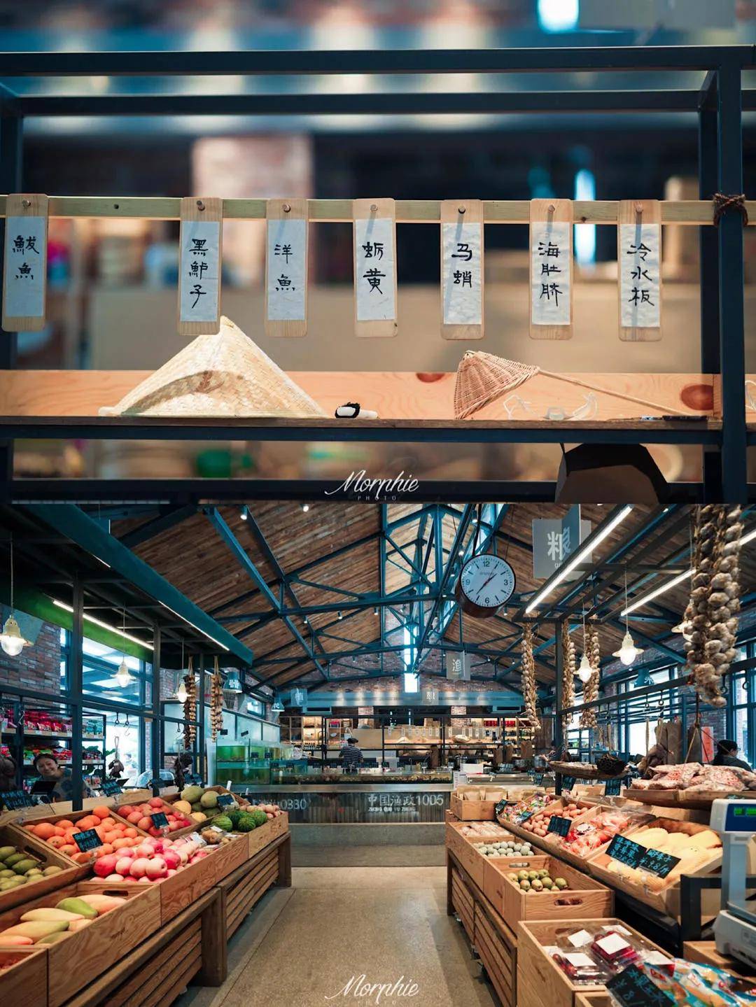 博小鲸这里就算是阿那亚小镇比较中心的位置了,也是社区里最大的超市