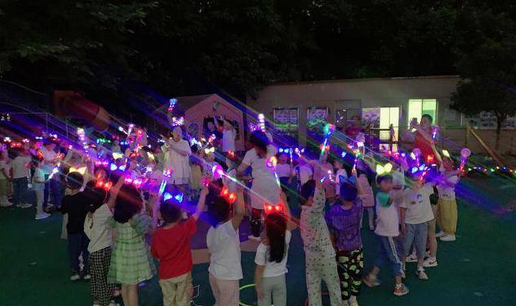 活动|幼儿园开轰趴！“今夜不回家，解放爸和妈”，父母：这幼儿园真好