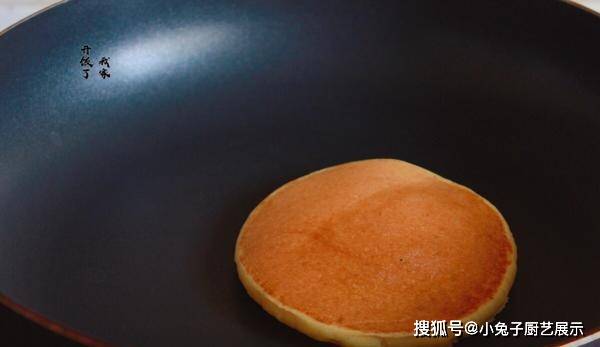 奶香玉米饼|早餐必学！不放水不放油，连和面都省了，松软香甜，比华夫饼还香
