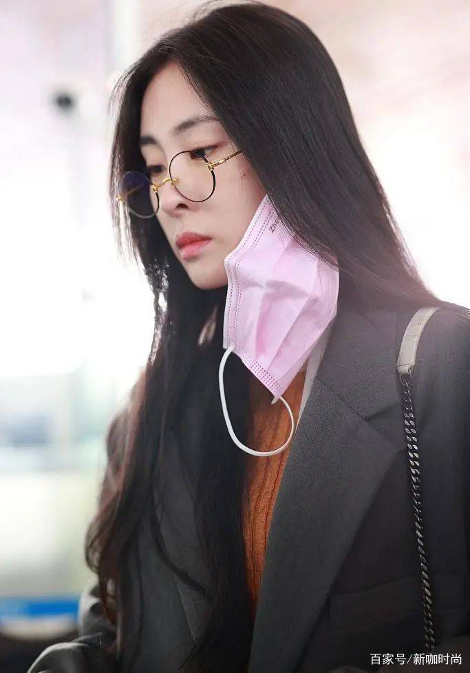 花样|都2021年了，你的小西服也该换花样了，跟着张碧晨学大号西装穿搭