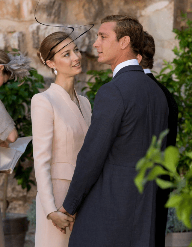 身材|摩纳哥王室专出美女！贵族王妃高调亮相，比鸽子蛋大的戒指贼奢侈