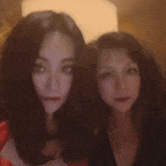 好身材|沈腾全家高颜值！46岁姐姐下装失踪秀紧致好身材，满脸硅胶感太假