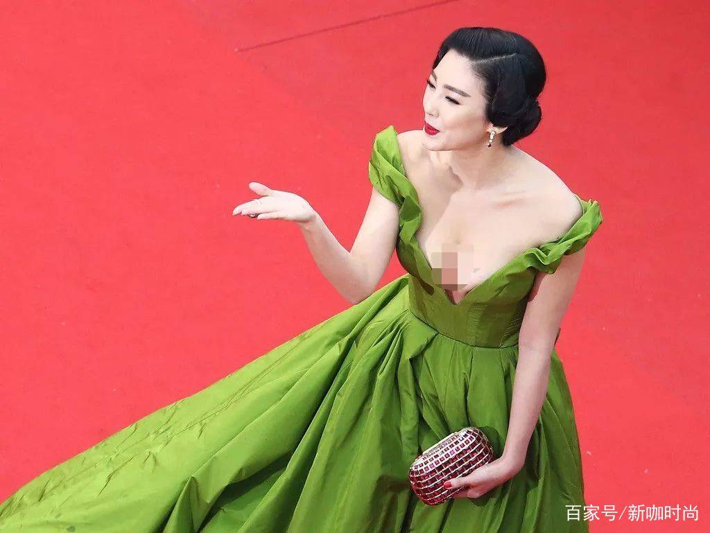 抹茶|张雨绮真敢穿，深V抹茶绿长裙秀傲人上围，不愧是“人间会穿”！
