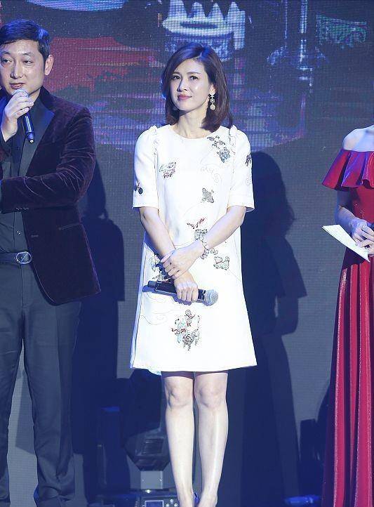 饰品|童蕾美了半辈子，就算是人到中年，也依旧很有气质，脸蛋也不显老