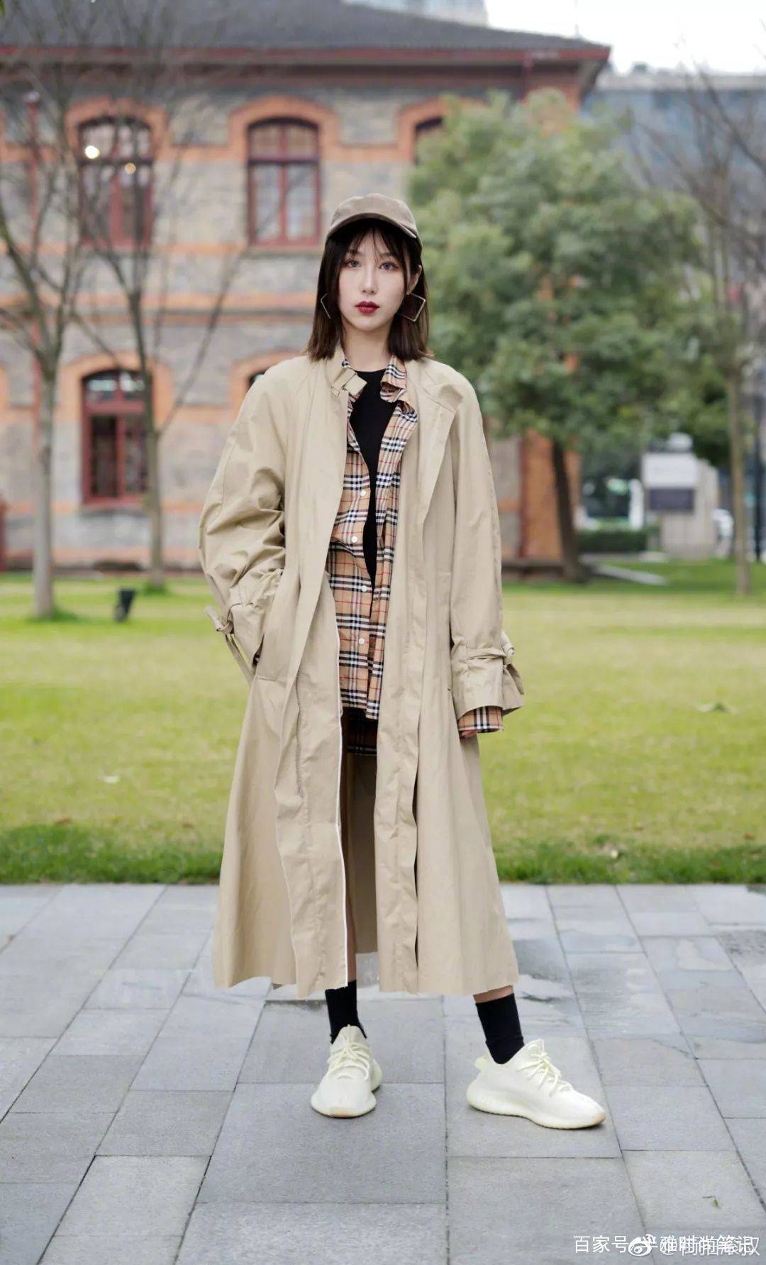 扣子|长外套+平底鞋=今秋最火混搭，洋气炸了！