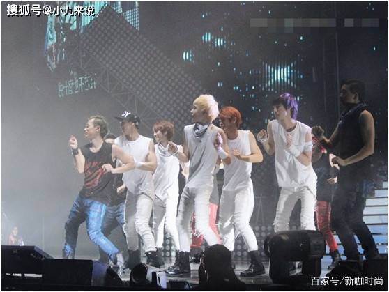 韩庚|王一博14岁跑龙套照,“黄毛”搭白T恤,清瘦白净难掩少年稚气