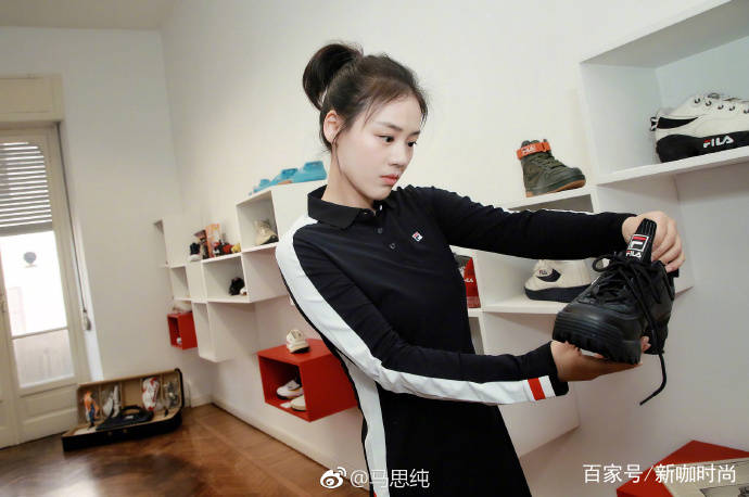 马思纯|马思纯瘦回来了！卫衣配短裤尽显青夏气息，这才是少女的正确打扮