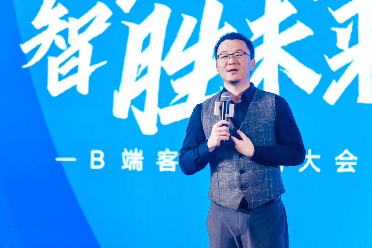 战略|近400名加盟商冒台风而来 来伊份首届招商大会透露多个实力信号