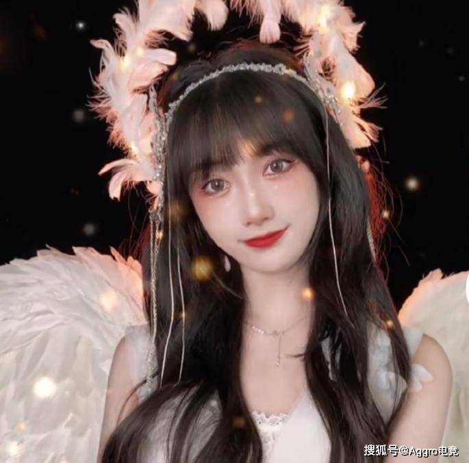 林晚晚再度露脸cos天使却被误认为是苓妹她也是替身之一