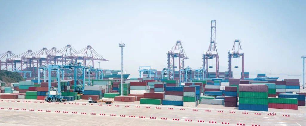 国际物流深圳港集装箱吞吐量创新高 比2019年同期增长1033%泛亚电竞(图1)