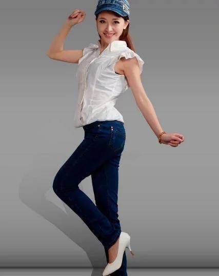 气息|时尚美女小姐姐，身穿搭紧身牛仔裤，果然塑形效果极佳！