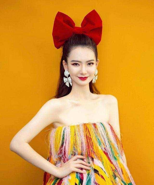 新造型|关晓彤新造型又被嘲土，同样是蝴蝶结，怎么有人好看有人不行？