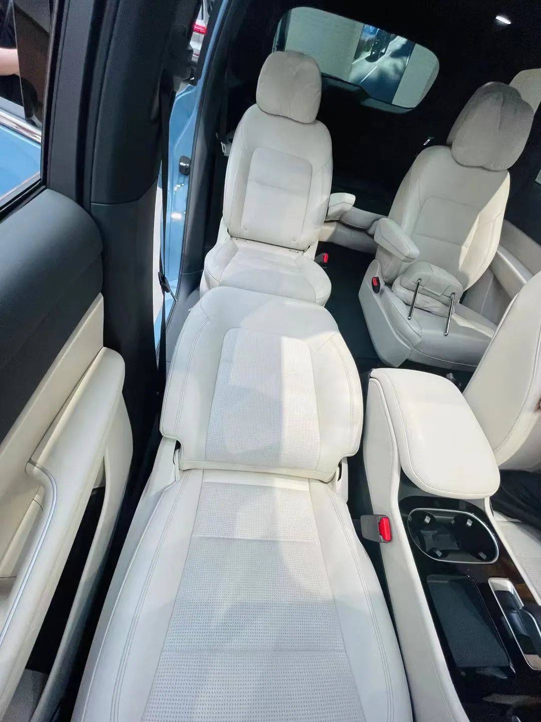 销售水银就离谱理想one店内人气不减值得入吗